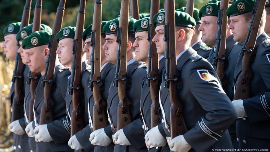 Germany updates: Soldiers gather for first-ever Veterans Day – DW – 06/15/2025