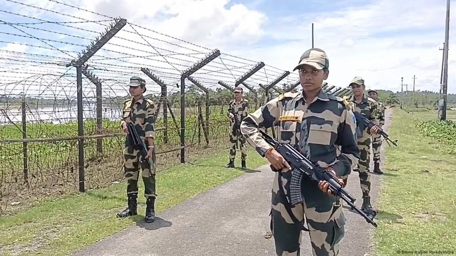 বাংলাদেশে ঠেলে দেওয়া ১৪ জন ভারতীয় কীভাবে ফিরলেন দেশে – DW – 06.06.2025