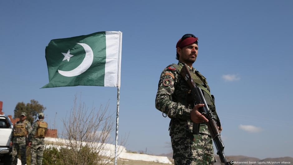 Pakistan boosts military spending amid India tensions – DW – 06/10/2025