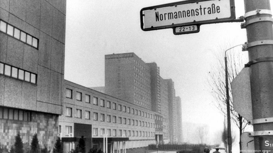 Stasi: How the GDR kept its citizens under surveillance  – DW – 08/01/2025
