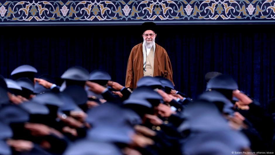 حلم "تغيير النظام" الإيراني .. تجارب الشرق الفاشلة نذير شؤم – DW – 2025/6/24