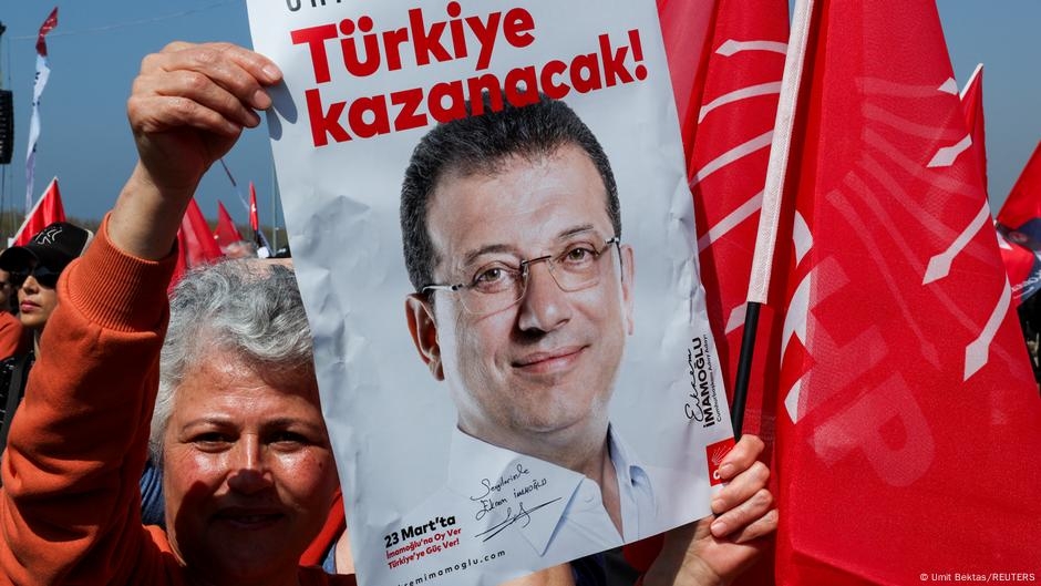 Jailed Istanbul mayor in court over prosecutor 'threat' – DW – 06/16/2025