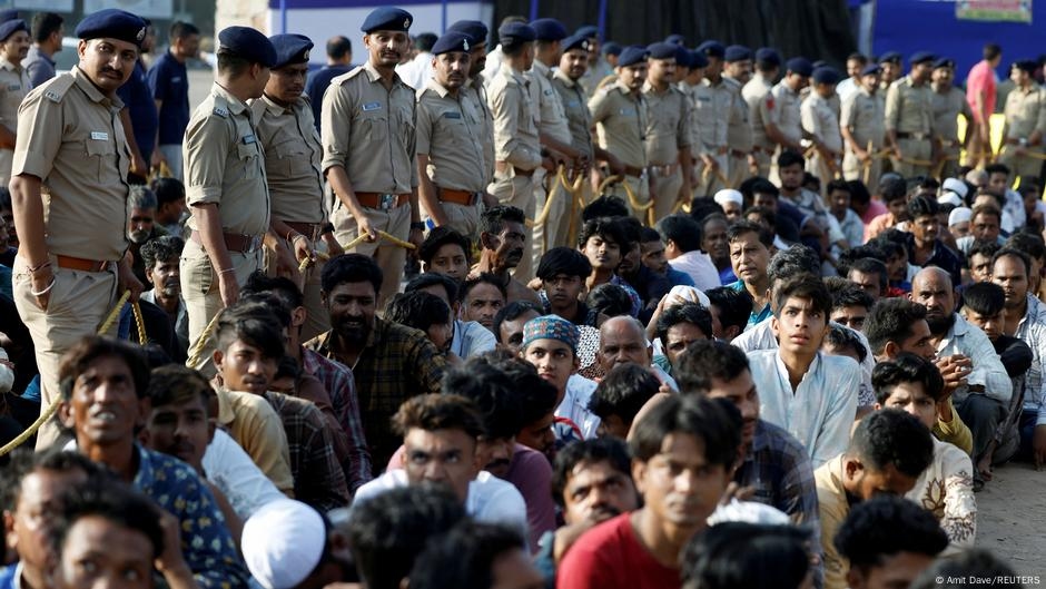 India's illegal expulsions to Bangladesh target Muslims: HRW – DW – 07/24/2025