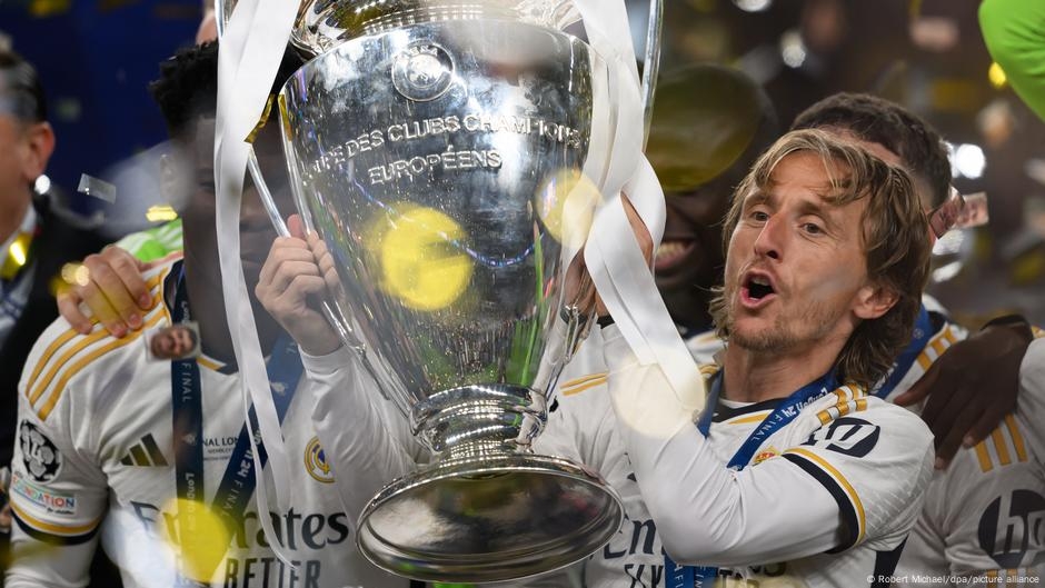 أسطورة الملكي مودريتش يعلن عن موعد رحيله عن ريال مدريد  – DW – 2025/5/22
