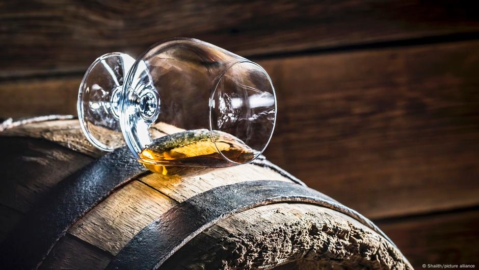 France's cognac producers weather climate change, tariffs – DW – 05/19/2025