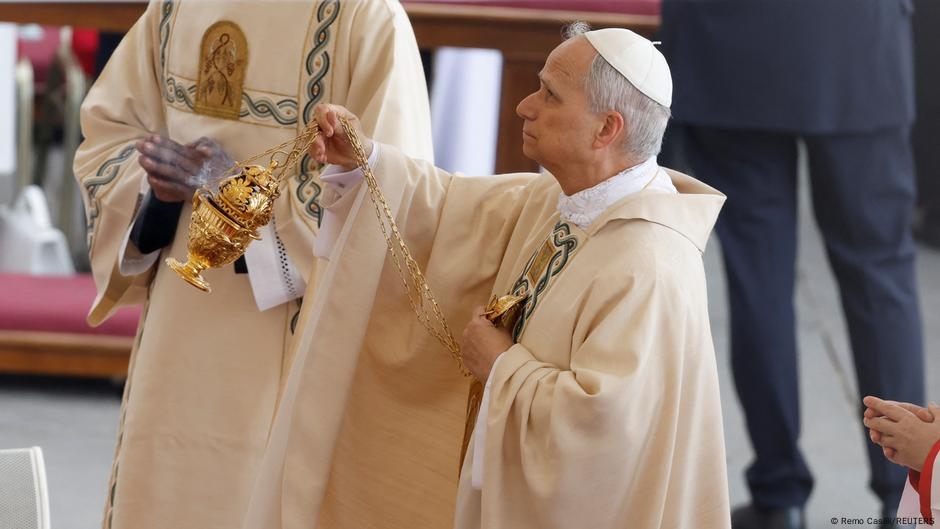 Pope Leo XIV being inaugurated at Vatican Mass – DW – 05/18/2025
