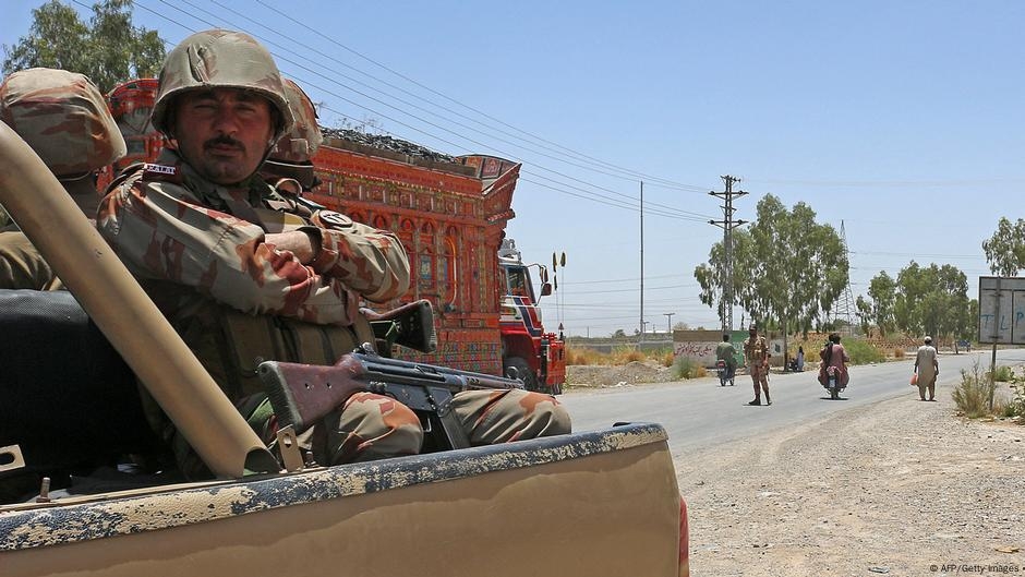 Pakistan: Suicide bomber targets children's school bus – DW – 05/21/2025