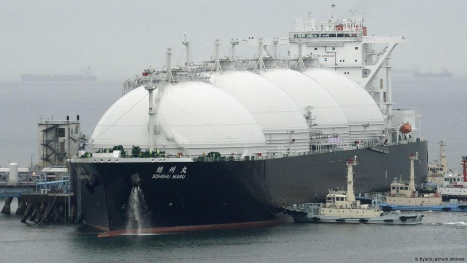 Japan invests big in LNG despite climate-friendly promises  – DW – 05/21/2025