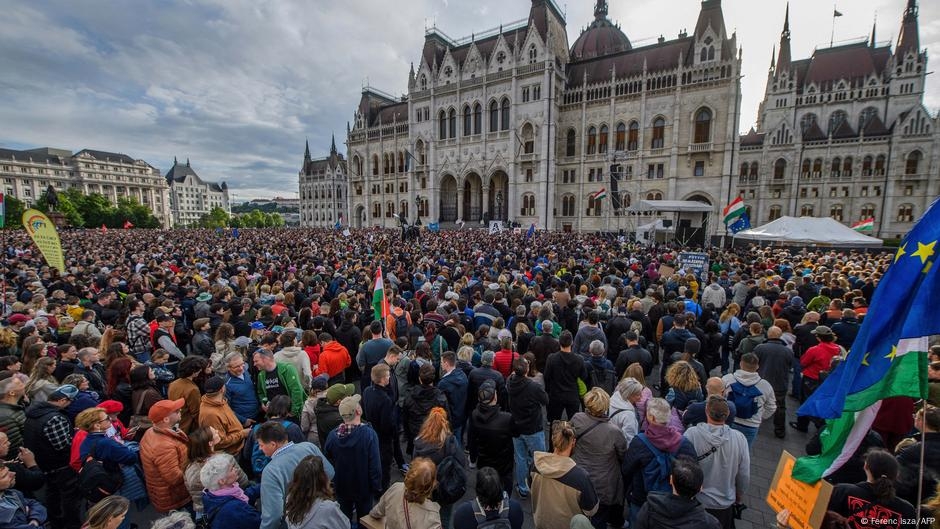 EU eyes action over Hungary's planned Russian-style law – DW – 05/21/2025