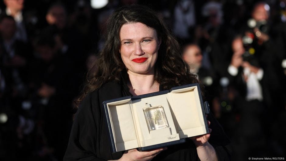 German filmmaker Mascha Schilinski wins Jury Prize at Cannes – DW – 05/26/2025