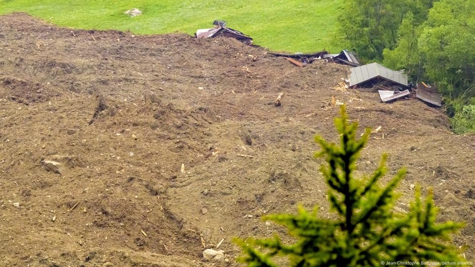 Swiss glacier collapse partially destroys village of Blatten – DW – 05/29/2025