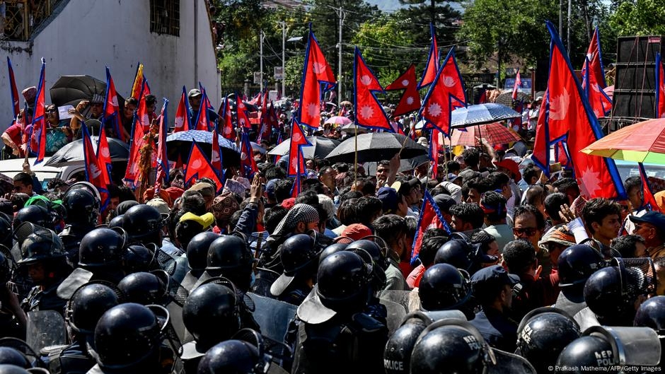 Nepal: Thousands in Kathmandu call for return of monarchy – DW – 05/29/2025