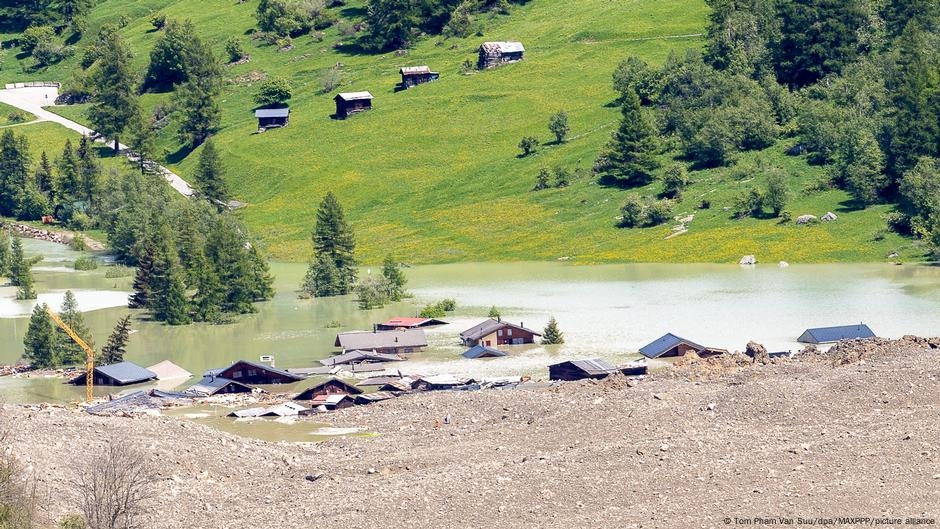 Swiss communities on alert after massive landslide – DW – 05/30/2025