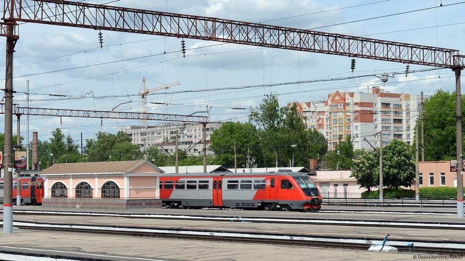 Russia says bridge collapse derailed a train – DW – 06/01/2025