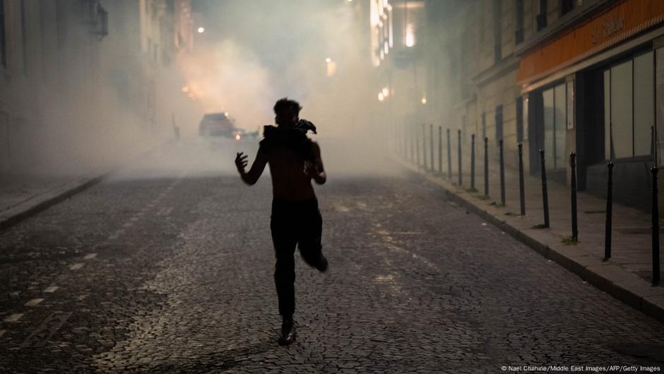 Violence erupts in Paris after PSG Champions League victory – DW – 06/01/2025