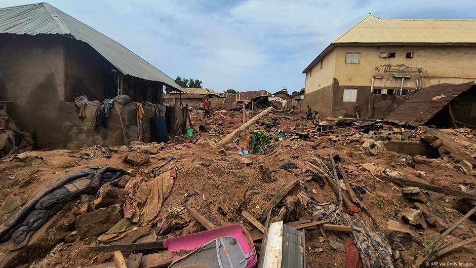 Nigeria: Desperation grows as aid delays hit floods – DW – 06/02/2025