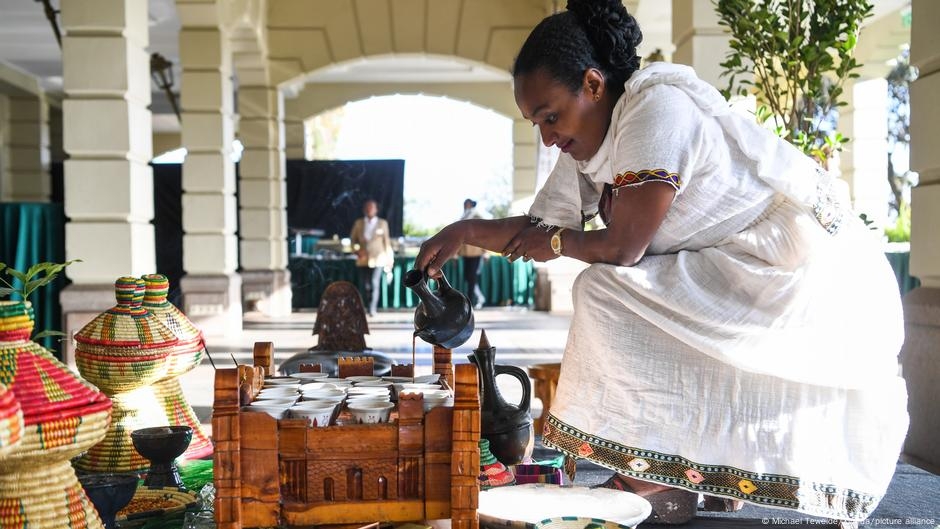 The cuppa that connects us: Coffee drinking across cultures – DW – 06/13/2025