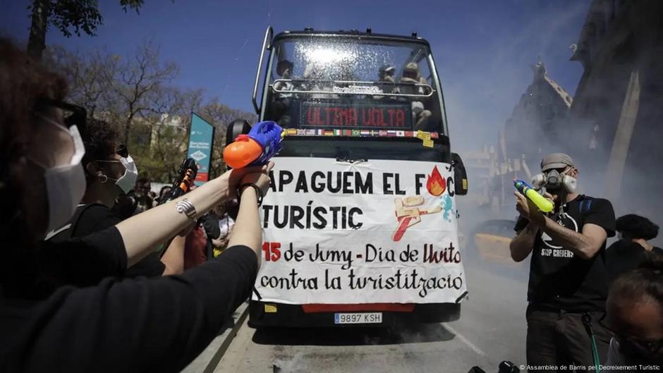 Large anti-tourism protests planned across Spain  – DW – 06/12/2025