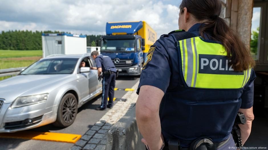 German minister to ask EU court to rule on migrant turnbacks – DW – 06/07/2025