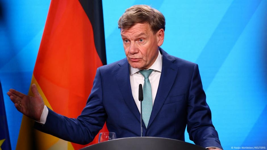 Germany updates: Economy expected to see growth boom in 2026 – DW – 06/12/2025