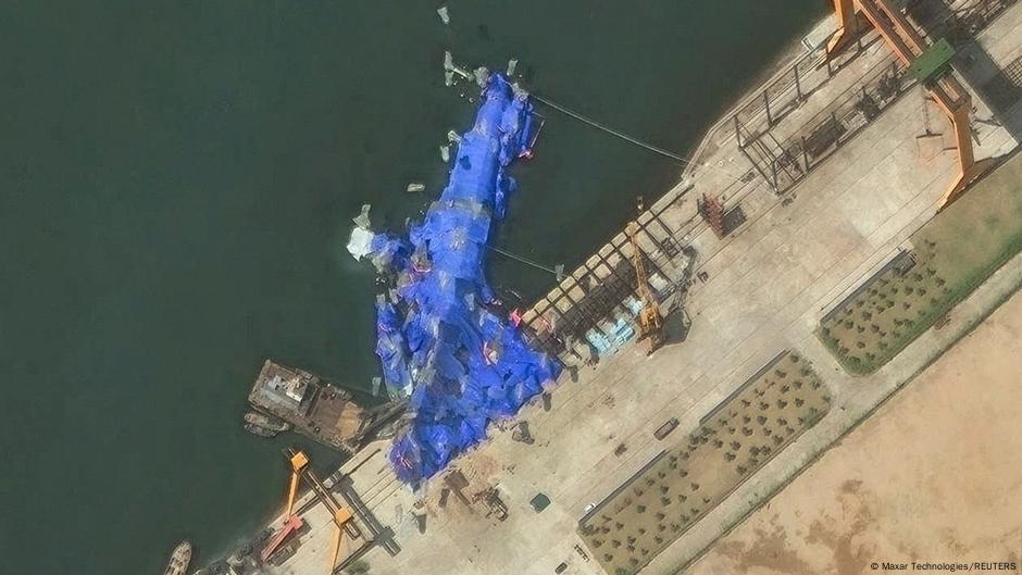 North Korea raises capsized warship after failed launch – DW – 06/06/2025