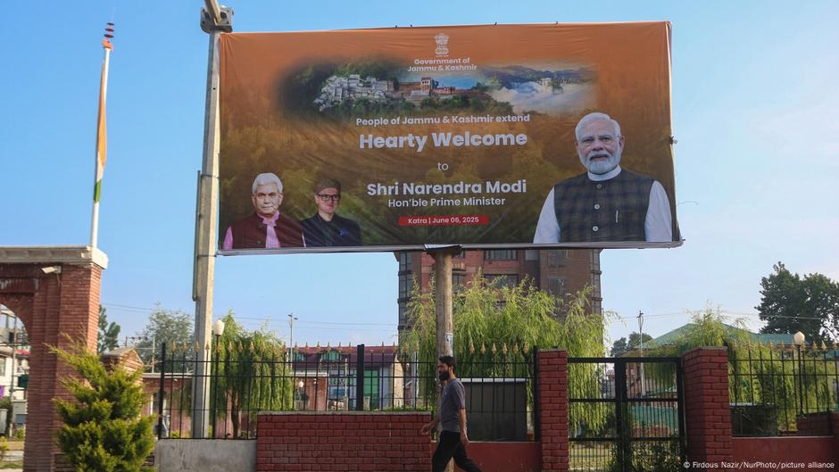India's PM Modi inaugurates key railway line in Kashmir – DW – 06/06/2025