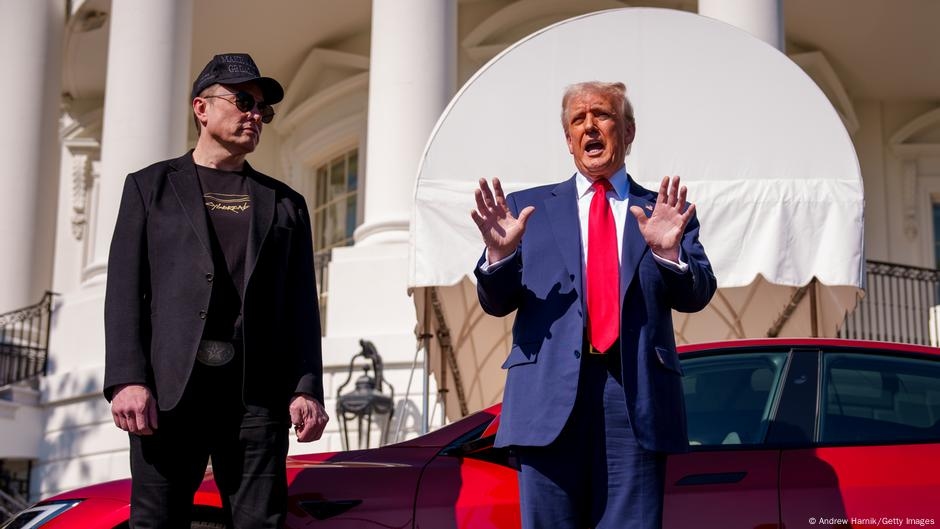 Trump signs order to ease commercial spaceflight regulations – DW – 08/14/2025