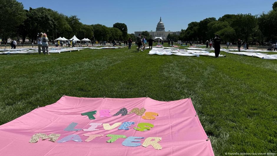 Thousands gather for WorldPride in Washington – DW – 06/06/2025