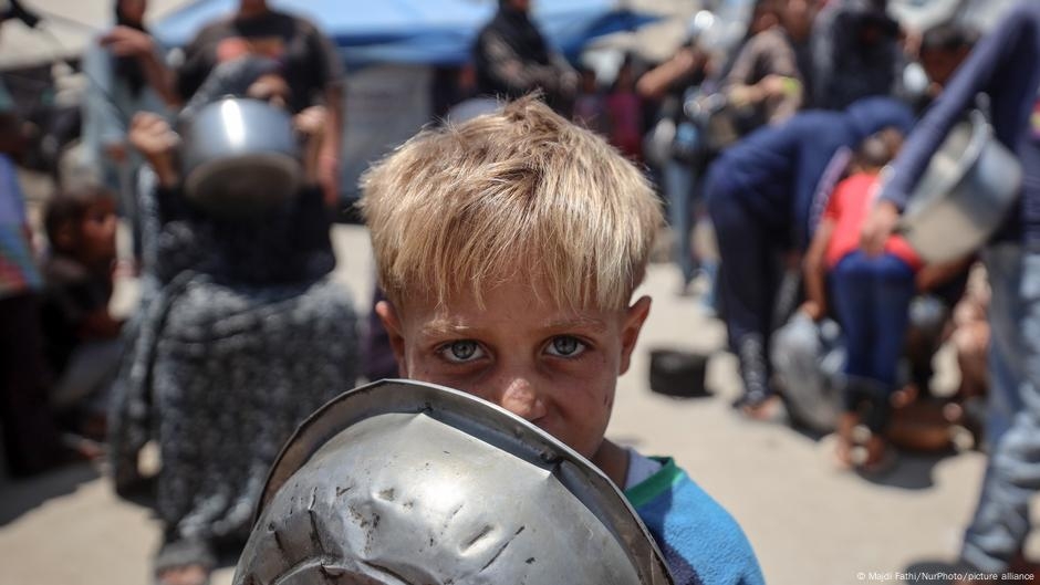 Israel plans to stop Gaza-bound ship with Thunberg on board – DW – 06/08/2025