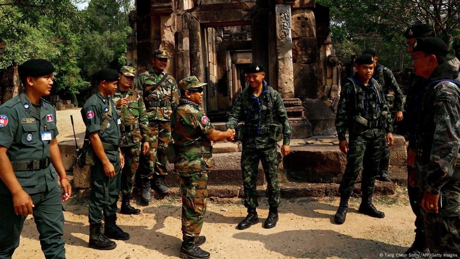Thailand closes border to tourists after Cambodia clash – DW – 06/07/2025