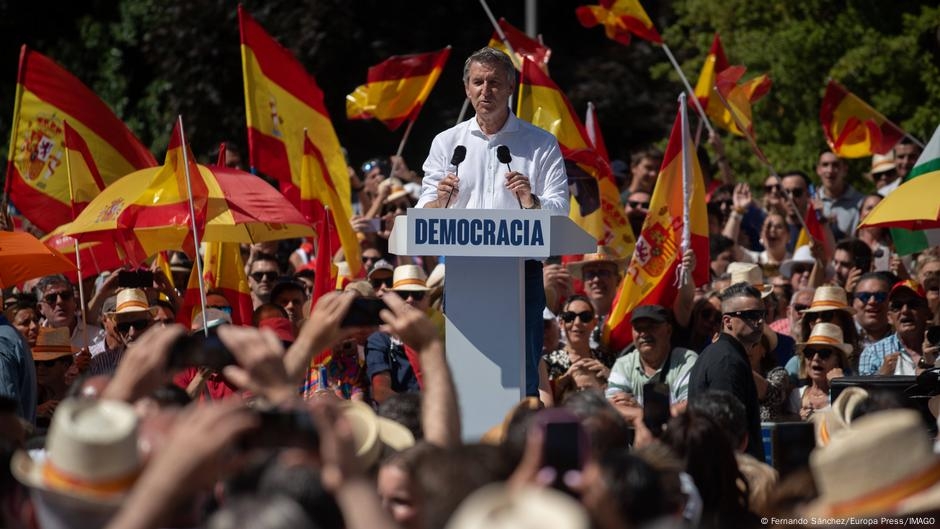 Spain: Tens of thousands demand new election at Madrid rally – DW – 06/08/2025