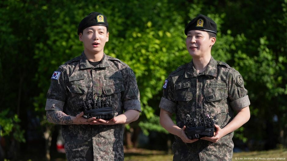 K-pop: BTS stars Jimin, Jung Kook complete military service – DW – 06/11/2025