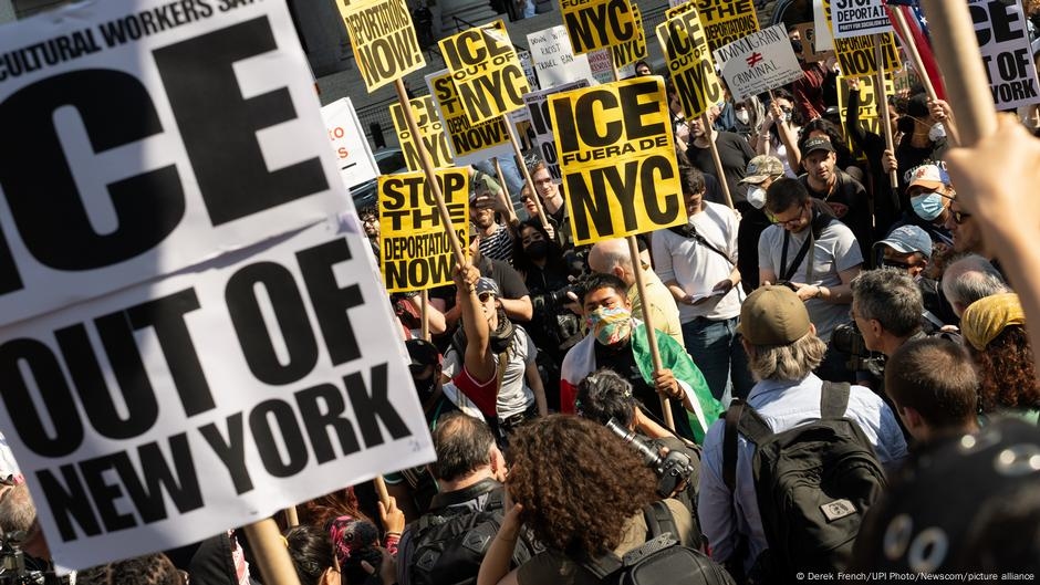 Trump admin sues New York over 'sanctuary city' policies – DW – 07/25/2025