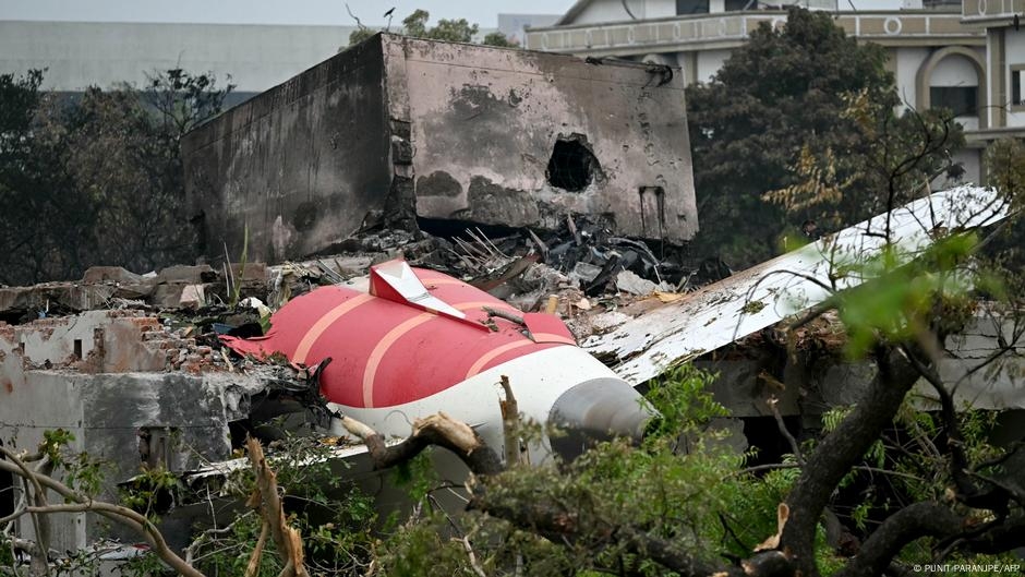 Air India crash sparks aviation safety debate – DW – 06/13/2025