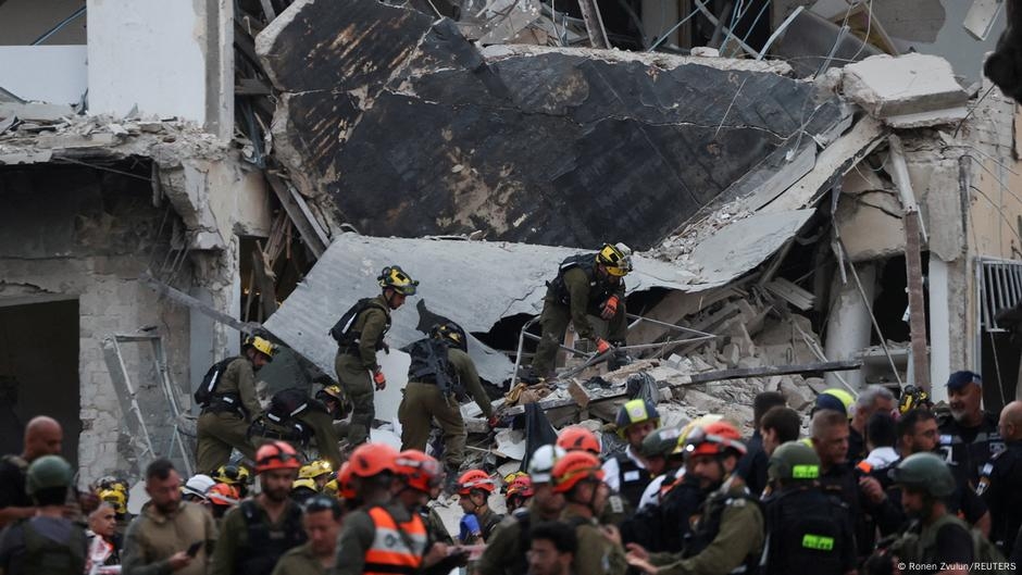 Israel-Iran conflict: 'Deciding factor is likely Washington' – DW – 06/16/2025