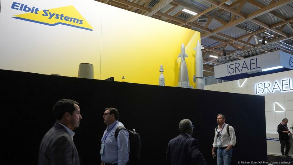 France shuts down Israeli stands at Paris Air Show – DW – 06/16/2025