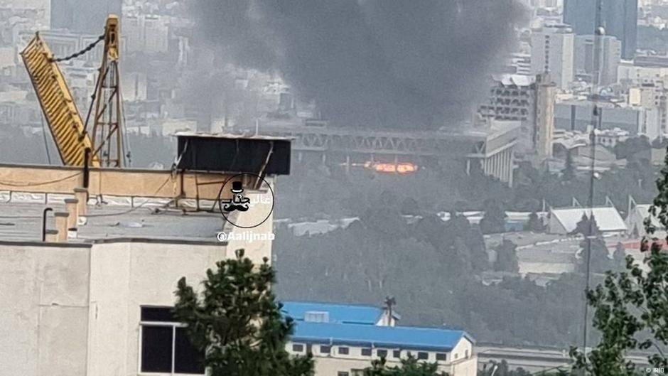 Israel strikes Iranian state-run television – DW – 06/17/2025