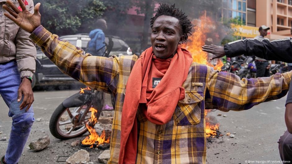 What you need to know about Kenyan protester's shooting – DW – 06/18/2025