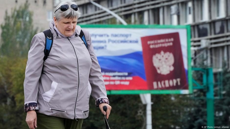 In Ukraine's occupied Luhansk, many 'struggling to get by' – DW – 08/10/2025