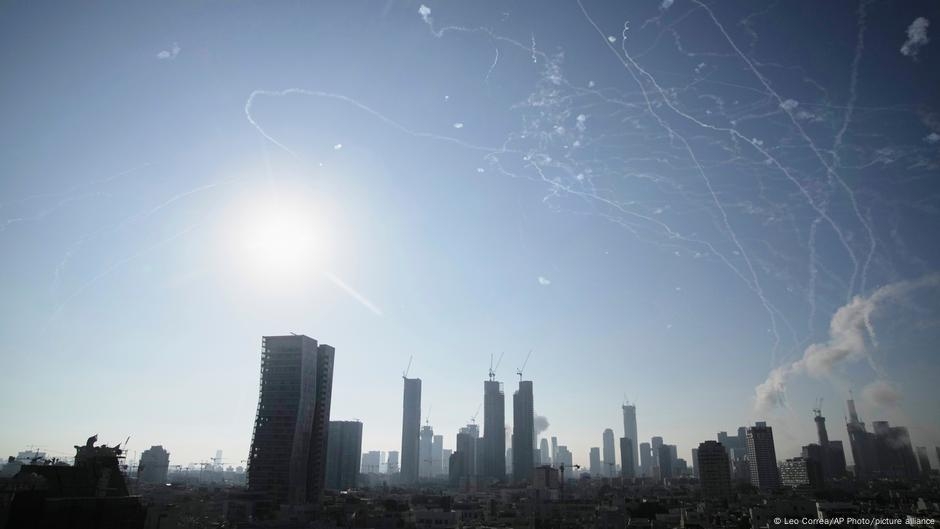 Iranian missile strikes hit Israeli hospital – DW – 06/19/2025