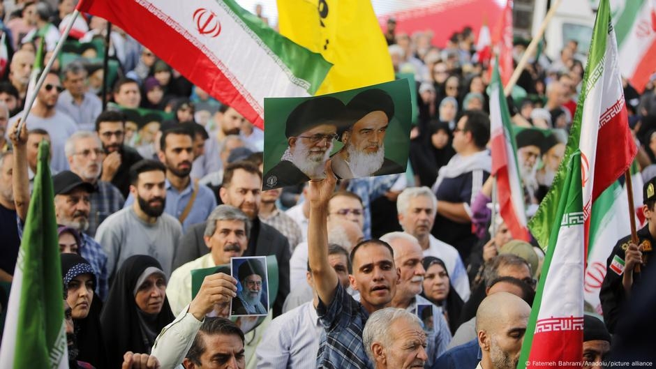 Trump posts about Iran 'regime change' after US strikes – DW – 06/23/2025