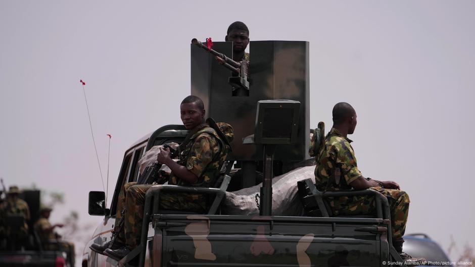 Soldiers killed in bandit attacks on Nigerian Army bases – DW – 06/25/2025