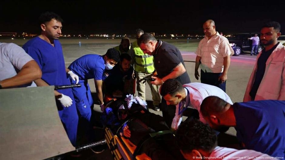 Ship capsizes in Gulf of Suez, at least 4 dead – DW – 07/02/2025
