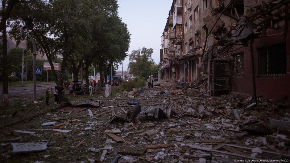 Ukraine hit by major attack as Trump says Putin won't 'stop' – DW – 07/04/2025
