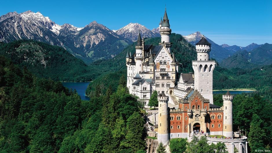 UNESCO adds Bavarian palaces to World Heritage List – DW – 07/12/2025