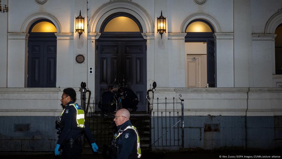 Australia: PM denounces synagogue arson attack – DW – 07/05/2025