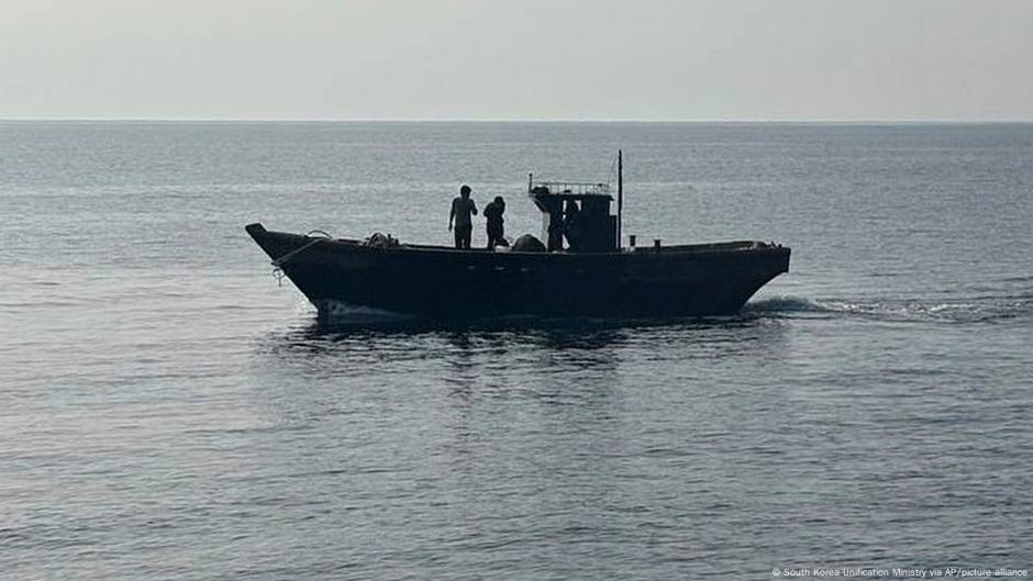 South Korea repatriates 6 North Korean fishermen – DW – 07/09/2025