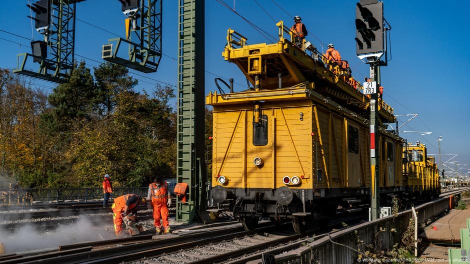 Germany updates: Railroad operator seeks modernization delay – DW – 07/10/2025