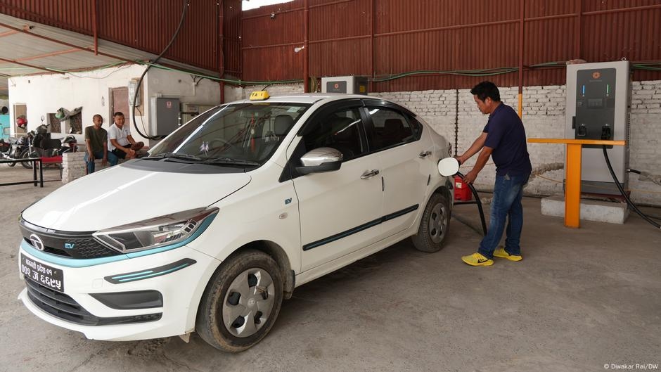 Nepal: Why EVs are swiftly taking over Kathmandu's streets – DW – 07/10/2025