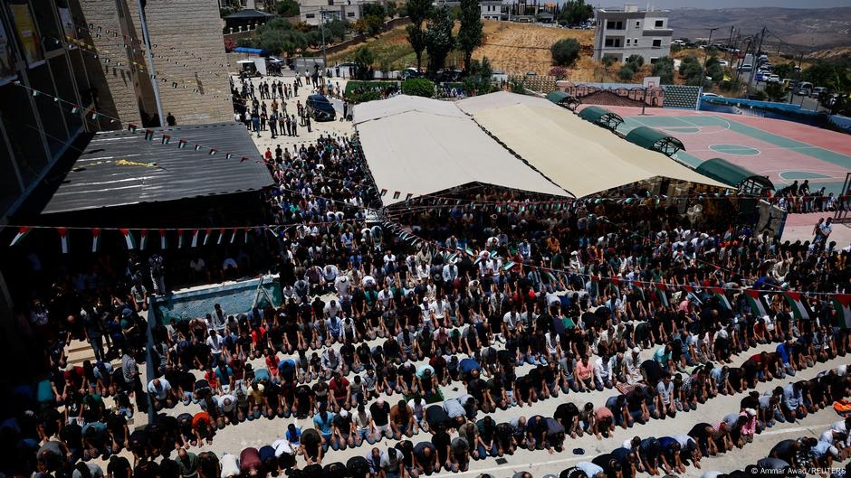 West Bank: Deadly Israeli settler attack on Palestinians – DW – 07/13/2025